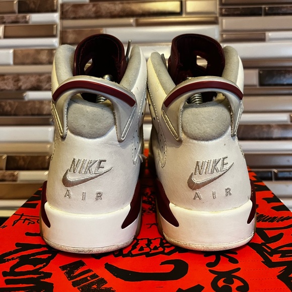 Jordan 6 Retro 'Maroon'  Size 6Y - VNDS - Picture 2 of 7